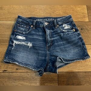 AE STRIGID ripped denim mom short - size 2 - medium tinted